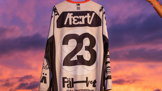 Fährt Umlauts of Logos // Jersey