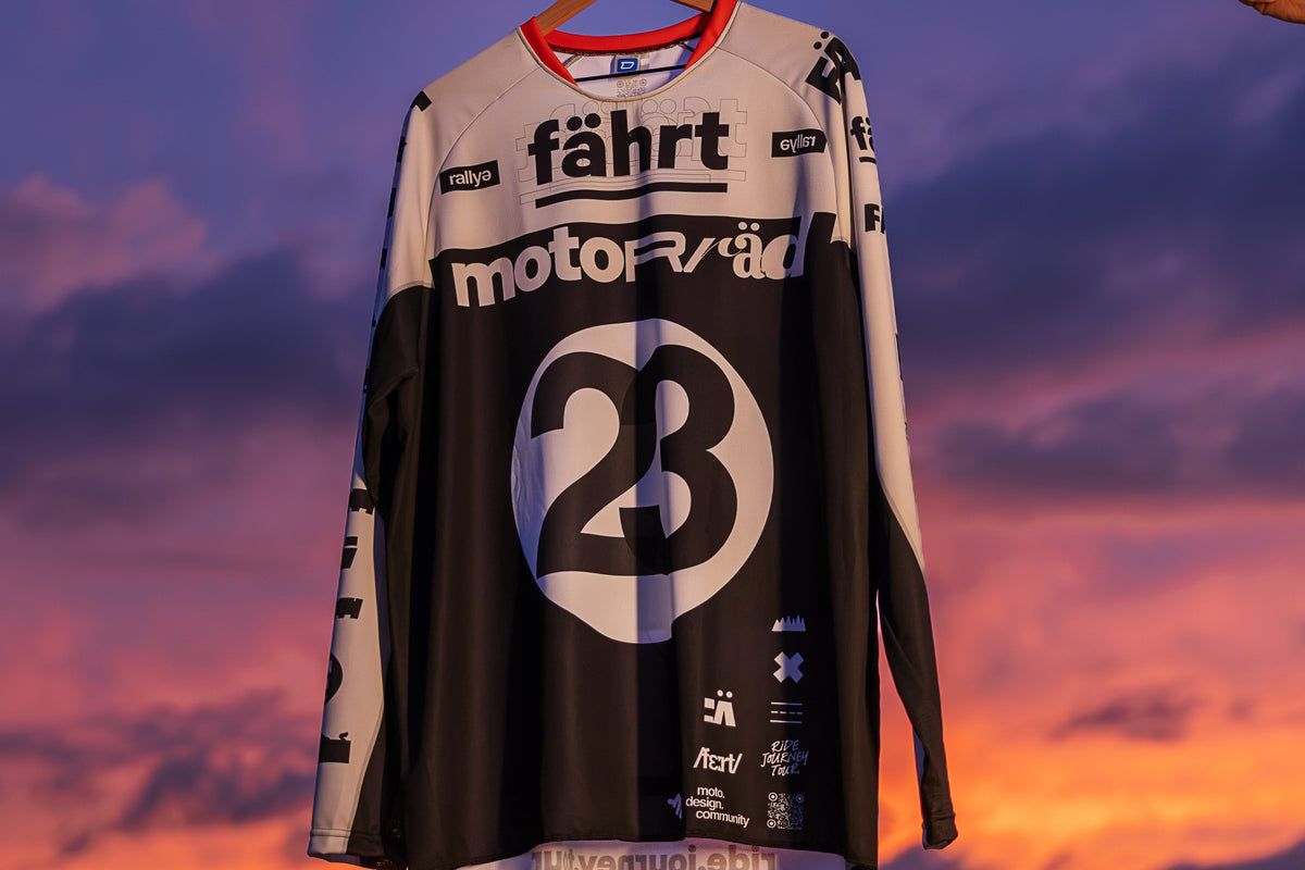 Fährt Umlauts of Logos // Jersey